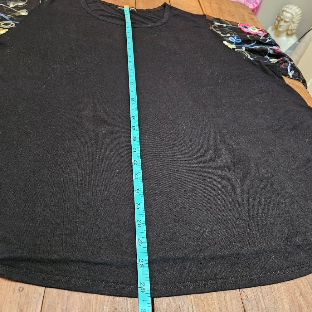 Kim & Cami Top Womens Sz 3X Black Whimsical Embroidered Floral Flutter Sleeves - Picture 8 of 15